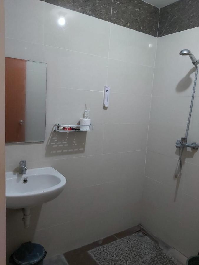 Hotel Larensia Лабуан-Бахо Номер фото