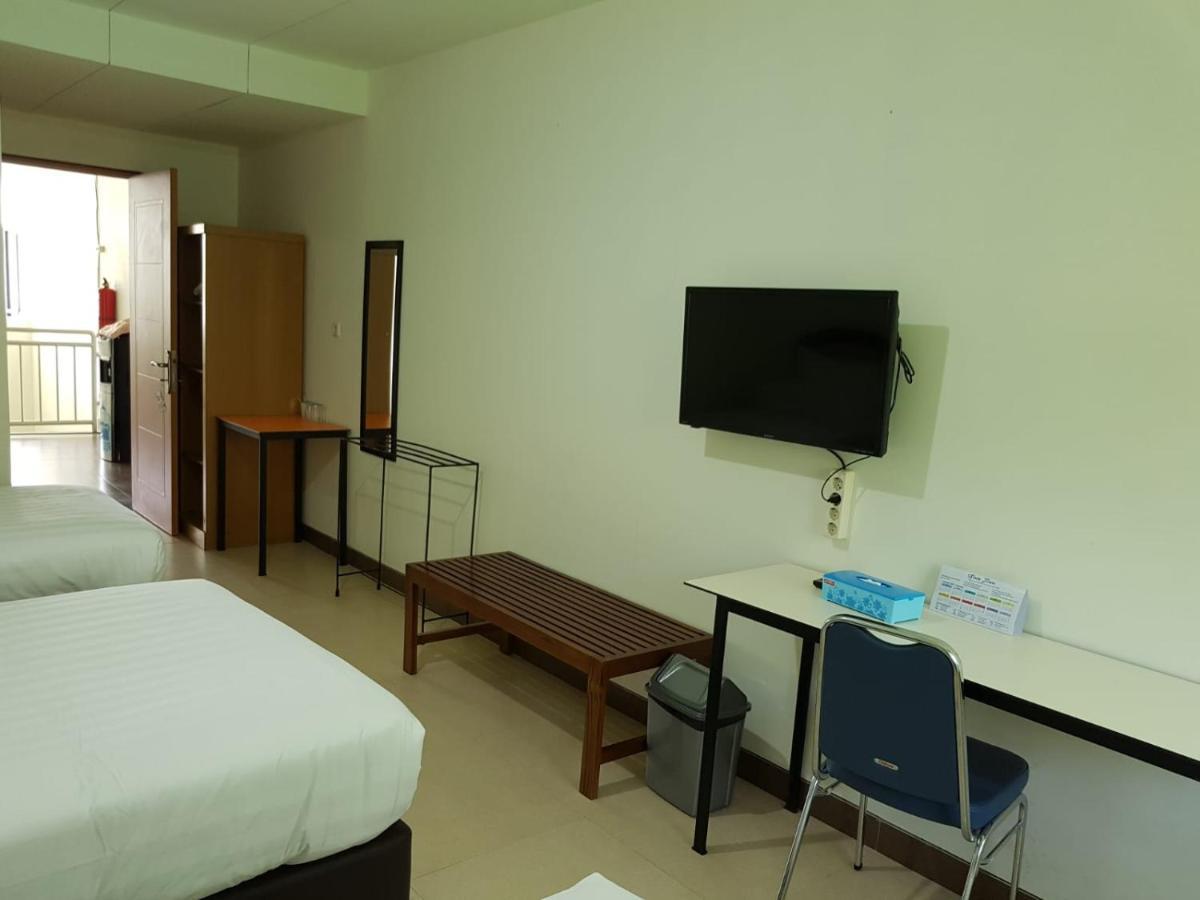 Hotel Larensia Лабуан-Бахо Номер фото
