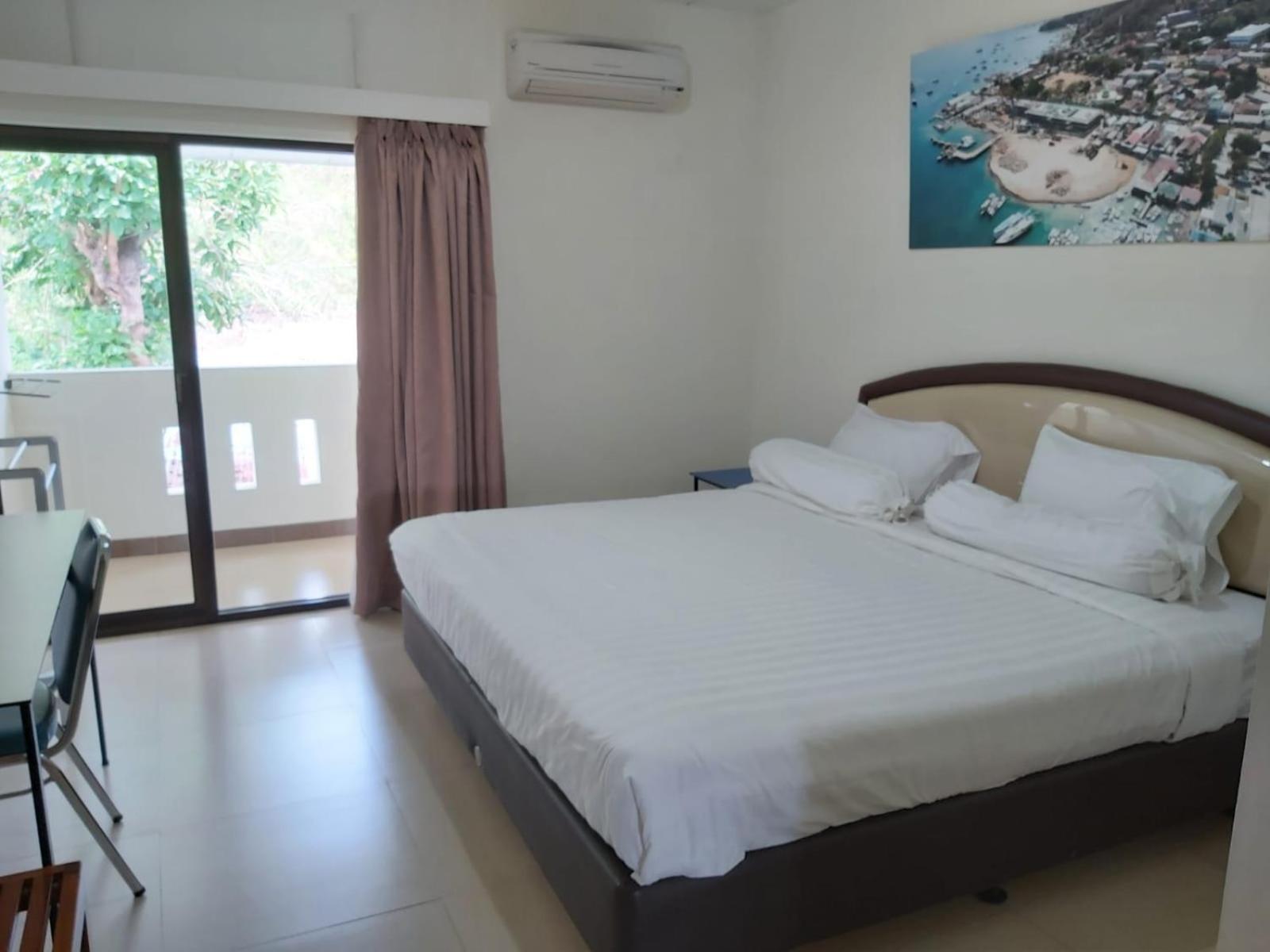 Hotel Larensia Лабуан-Бахо Номер фото